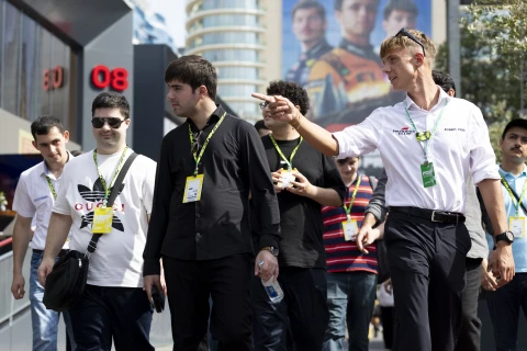 Autizmli gənclər “Formula-1” dünyasını paddokdan kəşf ediblər - FOTO