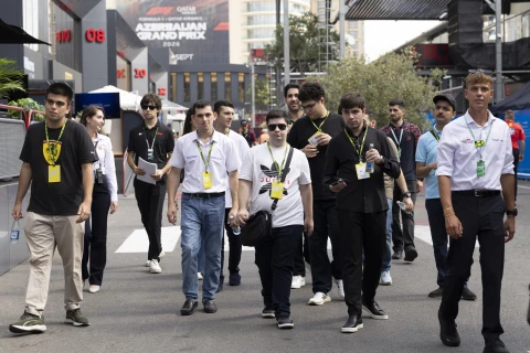 Autizmli gənclər “Formula-1” dünyasını paddokdan kəşf ediblər - FOTO