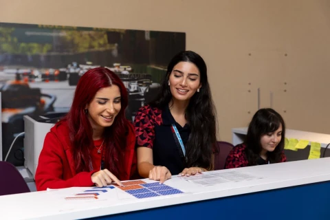 Britaniya səfiri “Formula-1” mediasının fəaliyyəti ilə tanış olub - FOTO