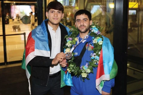 Стрелки сборной Азербайджана вернулись на родину с "бронзой" чемпионата Европы