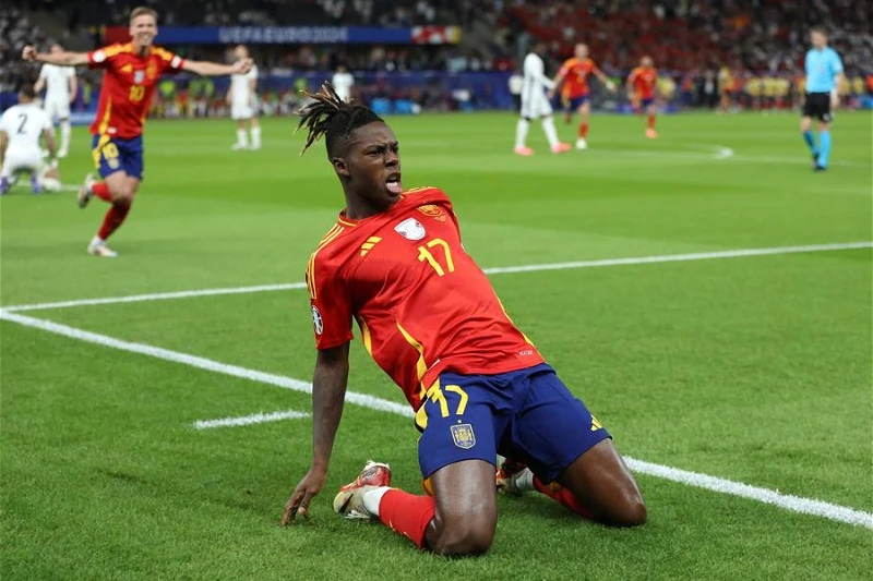 “Mançester Yunayted” dünya çempionunu transfer etmək istəyir