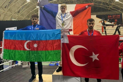 İdmançılarımız savat üzrə Avropa çempionatında iki medal qazanıblar - FOTO