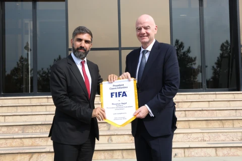Gianni Infantino visits FIFA U-15 venue in Baku - PHOTO
