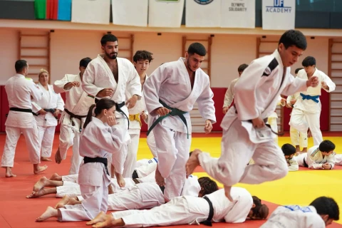 Yaponiyalı tanınmış cüdo mütəxəssisi Bakıda ustad dərsləri keçir - FOTO