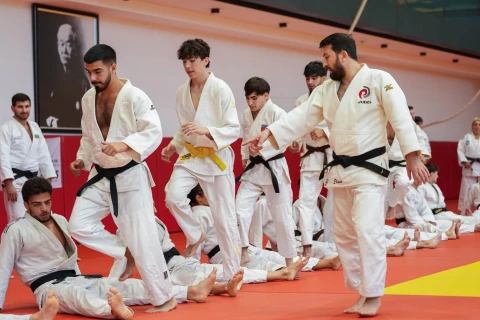Yaponiyalı tanınmış cüdo mütəxəssisi Bakıda ustad dərsləri keçir - FOTO