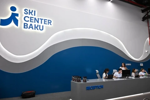 Bakıda dünyanın ikinci ən böyük qapalı xizək mərkəzlərindən birinin açılışı olub