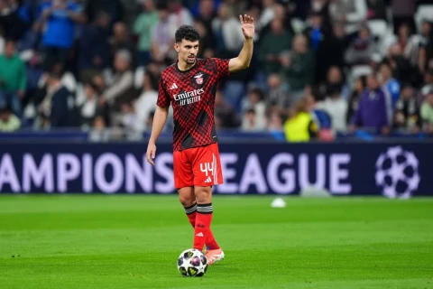 “Mançester Yunayted” və “Çelsi” Portuqaliya millisinin müdafiəçisini transfer etmək istəyir