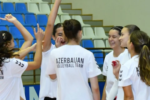 U-20 voleybol millimiz EEVZA çempionatına Qubada hazırlaşır - FOTO