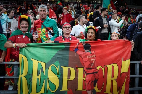 Portuqaliya azarkeşlərindən Ronalduya dəstək: Danimarka ilə matça bannerlərlə gəldilər