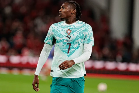 Rafael Leao reacts to wearing Cristiano Ronaldo's No. 7 shirt for Portugal