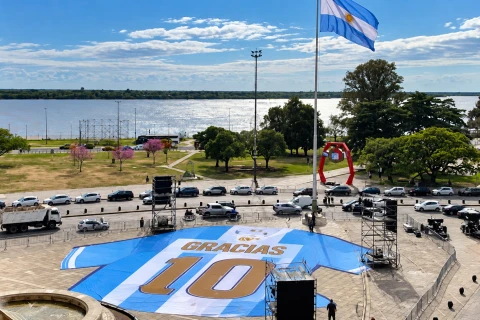 Messinin şərəfinə Argentinada 30 metrlik forma açıldı
