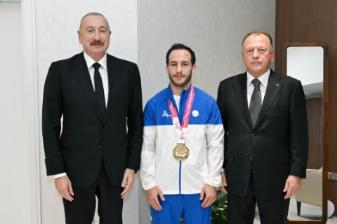 Ильхам Алиев поздравил Ахмеда Юсифова с "золотом" чемпионата мира в Баку
