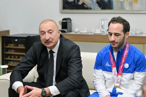 Ильхам Алиев поздравил Ахмеда Юсифова с "золотом" чемпионата мира в Баку