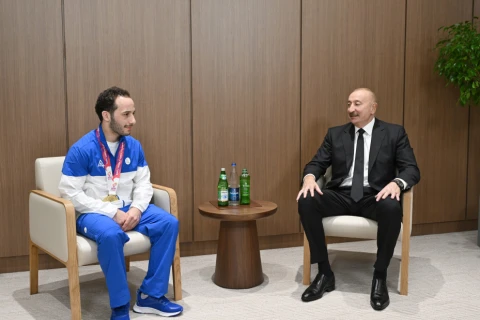 Ильхам Алиев поздравил Ахмеда Юсифова с "золотом" чемпионата мира в Баку