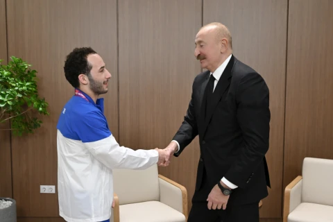 Ильхам Алиев поздравил Ахмеда Юсифова с "золотом" чемпионата мира в Баку