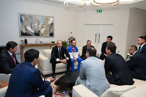 Ильхам Алиев поздравил Ахмеда Юсифова с "золотом" чемпионата мира в Баку