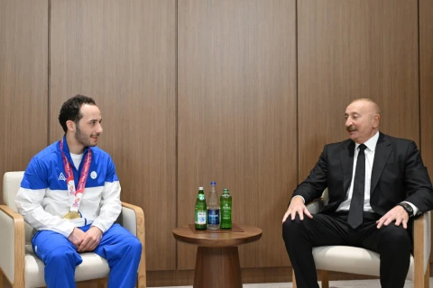 Ильхам Алиев поздравил Ахмеда Юсифова с "золотом" чемпионата мира в Баку