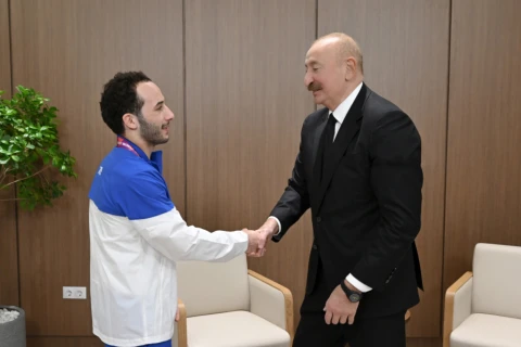 Prezident İlham Əliyev dünya çempionu Əhməd Yusifovla görüşüb