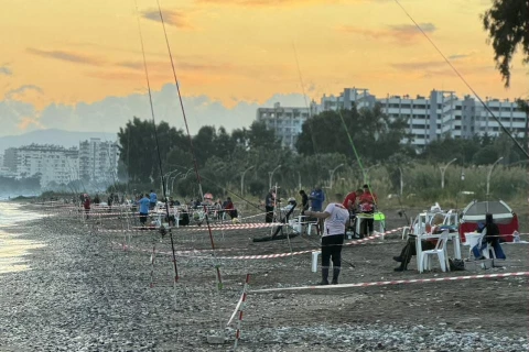 İdmançılarımız Mersində keçirilən beynəlxalq surfkastinq turnirində birinci olublar - FOTO