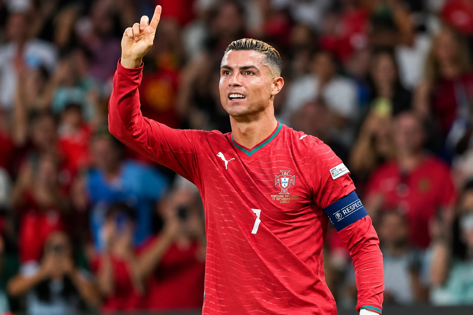 Ronaldu milli komandanı icazəsiz tərk etdiyinə görə altı ayadək cəzalana bilər xəbəri üçün şəkil
