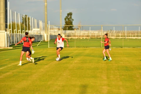 Qadınlardan ibarət Azərbaycan millisi “Antalyaspor” klubu ilə yoldaşlıq oyunu keçirəcək - FOTO