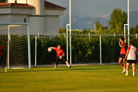 Qadınlardan ibarət Azərbaycan millisi “Antalyaspor” klubu ilə yoldaşlıq oyunu keçirəcək - FOTO