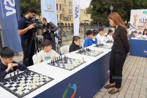 Ülviyyə Fətəliyeva: “Gələcəyin şahmat ustaları ilə oynamaq məni də həyəcanlandırır”