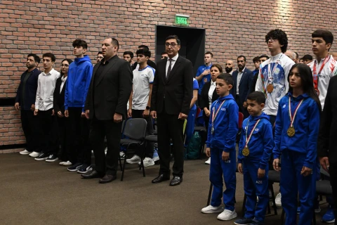 Fərid Qayıbov “İdman ustası” vəsiqələri təqdim edib - FOTO