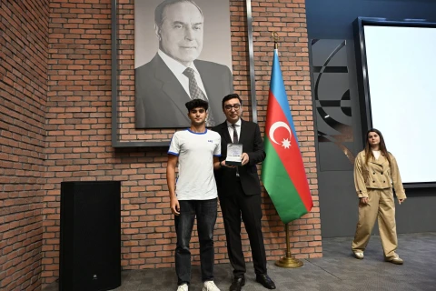 Fərid Qayıbov “İdman ustası” vəsiqələri təqdim edib - FOTO