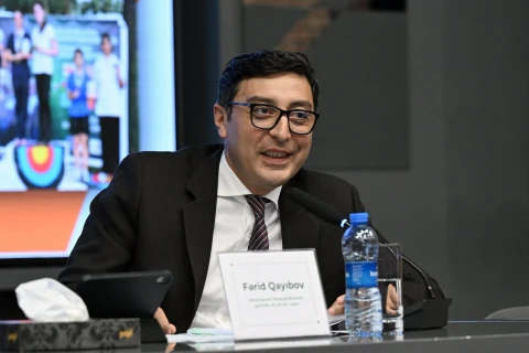 Fərid Qayıbov “İdman ustası” vəsiqələri təqdim edib - FOTO