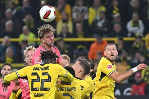 “Borussiya” iki topluq üstünlüyünü əldən verdi - Bundesliqada dramatik heç-heçə