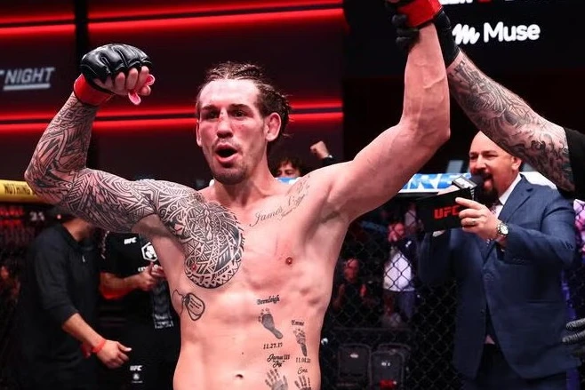Allen “UFC Vegas 122”də Dankanı beşinci raundda boğucu fəndlə uddu - VİDEO