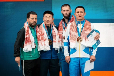 Güləşçilərimiz dünya çempionatında üç gümüş medal qazandılar - FOTO