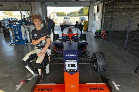 Azərbaycanlı pilot “Formula-4” yarışının test yürüşündə uğurla çıxış edib - FOTO