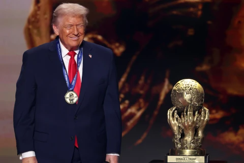 ФИФА оценит целесообразность премии мира, первым лауреатом которой стал Трамп