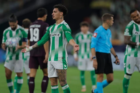 Futbolçu Çempionlar Liqasında oynayarkən evini qarət etdilər