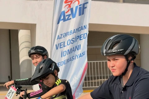 Bakıda məktəblilər arasında velosiped yarışı keçirilib - FOTO