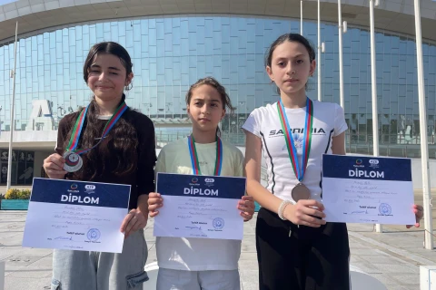 Bakıda məktəblilər arasında velosiped yarışı keçirilib - FOTO