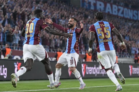 “Trabzonspor” - “Beşiktaş”: Türkiyə Super Liqasında zirvə uğrunda mübarizə - İDMAN.BİZ-in İCMALI