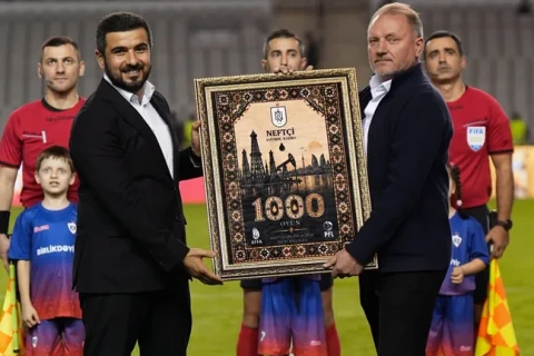 “Qarabağ” və “Neftçi” tarixi nailiyyətə görə mükafatlandırıldı