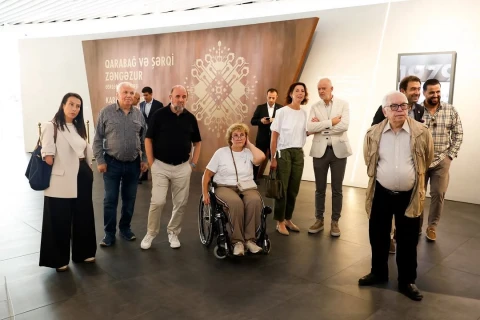 Beynəlxalq paralimpiya nümayəndələri Zəfər Muzeyini ziyarət ediblər - FOTO
