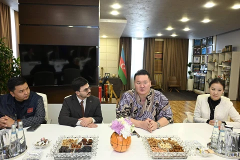 Fərid Qayıbov Beynəlxalq Sumo Federasiyasının prezidenti ilə görüşüb - FOTO