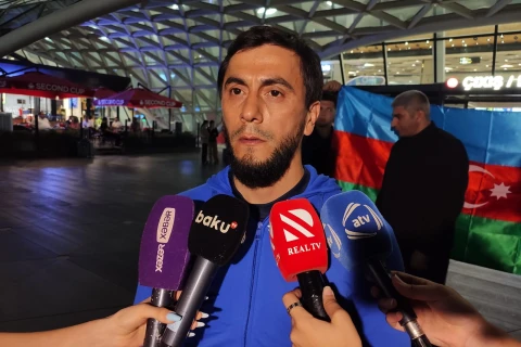 Avropa birinciliyində doqquz medal qazanan Azərbaycan ağırlıqqaldıranları Vətənə qayıdıblar