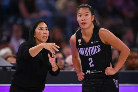 Baş məşqçinin qeyri-adi üsulu üzə çıxdı: Basketbolçularını atəş və partlayış səsləri ilə hazırlayıb