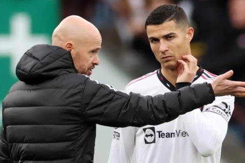 “Ronaldu komandanı da, məni də yarı yolda qoydu”: Ten Haq “Mançester Yunayted”in sirlərini açıqladı