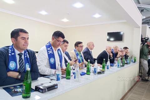Nazir “Turan”ın Çempionlar Liqasındakı oyununu tribunadan izləyir - İDMAN.BİZ TOVUZDAN