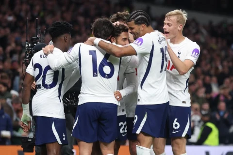 “Tottenhem” nəhayət qalib gəldi - London klubu təhlükəli zonadan çıxdı
