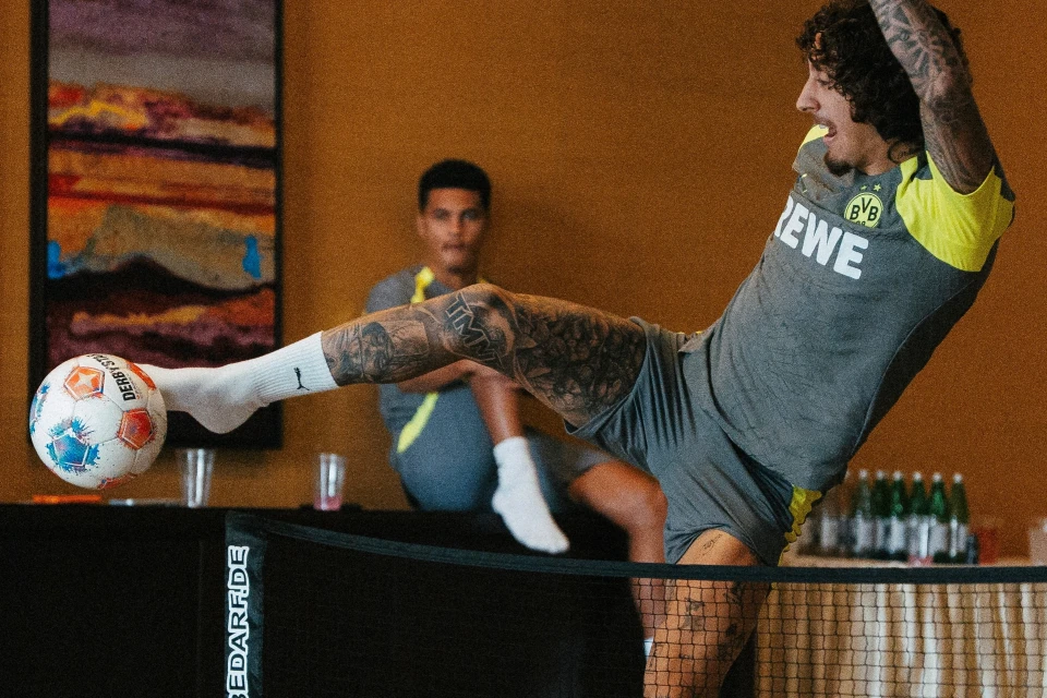 “Borussiya” futbolçuları Bakıda futbol-tennis oynadılar - FOTO/VİDEO