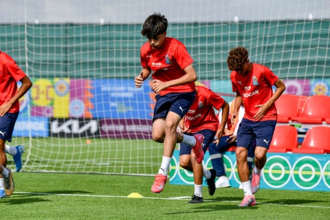 Futbol üzrə U-16 millimiz Hövsan Yarış Kompleksində ilk məşqinə çıxıb - FOTO