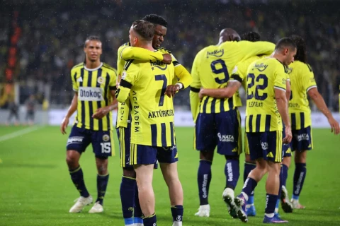 “Fənərbağça” yenə “Sabah”a görə tənqid olundu: Türkiyə mətbuatı ÇL-dəki xal itkisini bağışlamadı - İDMAN.BİZ-in İCMALI